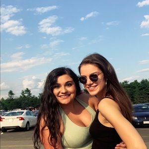 Meet your Posher, Olivia